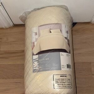 Cream Quilted Bedding Set for a Cozy Bedroom